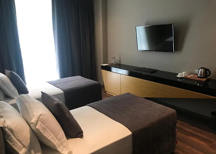 Supreme Golem (Tirana)