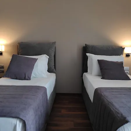 Hotell Supreme Golem (Tirana)